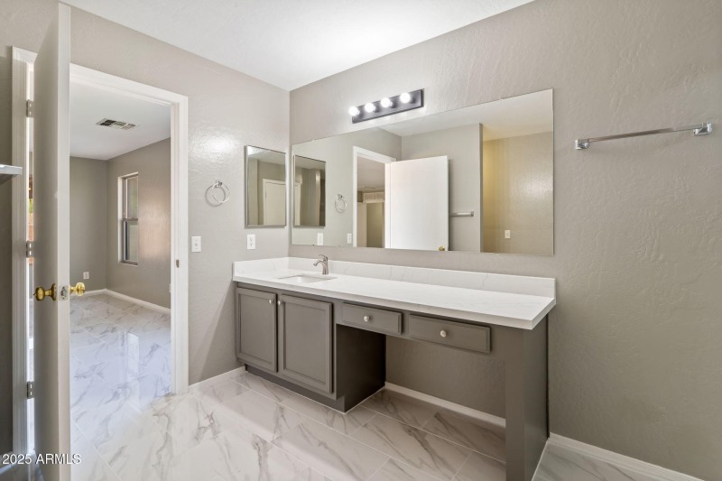 2922 W Dunbar Drive, Phoenix 85041