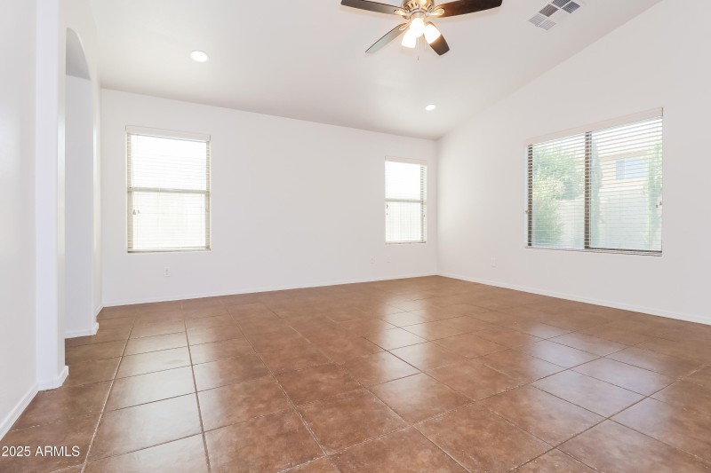 1020085.18204 W SANNA ST - Living Room_2