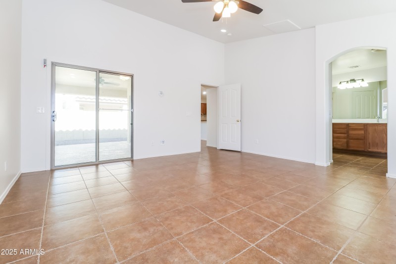 1020085.18204 W SANNA ST - Main Bedroom_