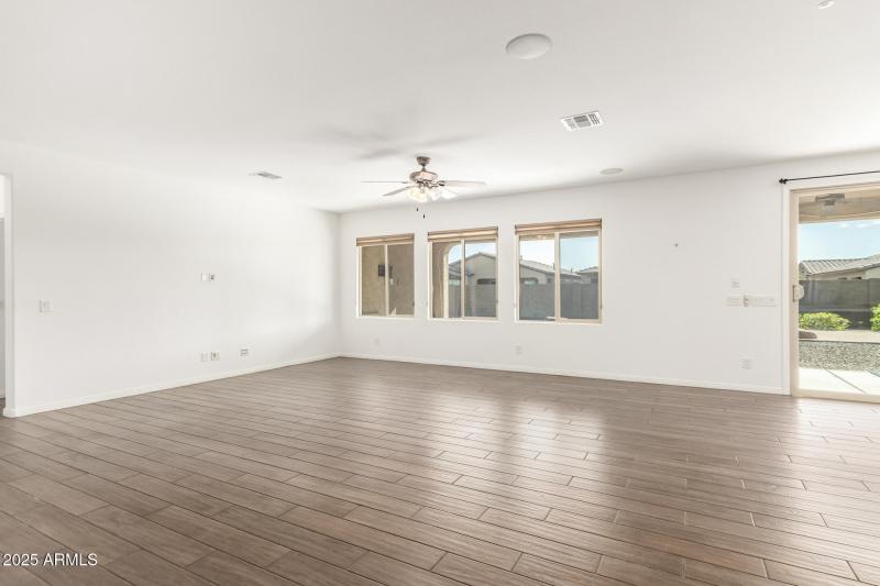 17987 W Redwood_Great Rm