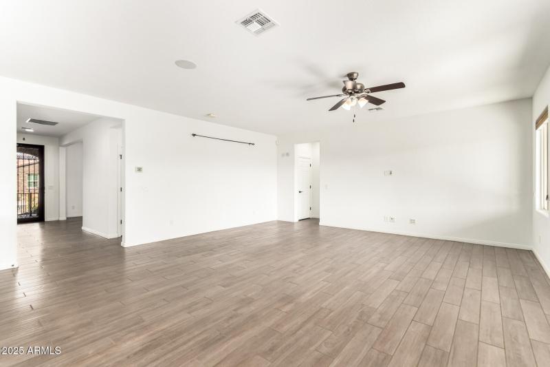 17987 W Redwood_Great Rm 2