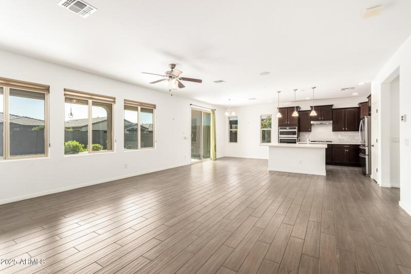 17987 W Redwood_Great Rm_Kitchen