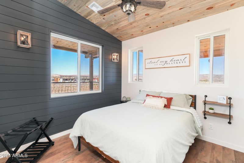 Pool House Primary Suite