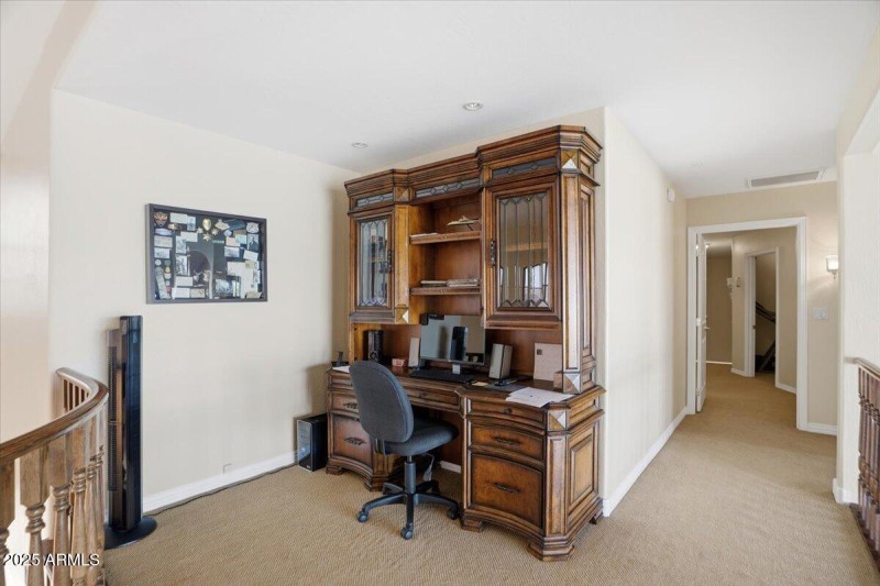 Upstairs Loft/Office