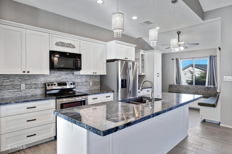 792 W El Monte Pl-12