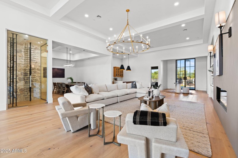 6-web-or-mls-10809-n-82nd-pl