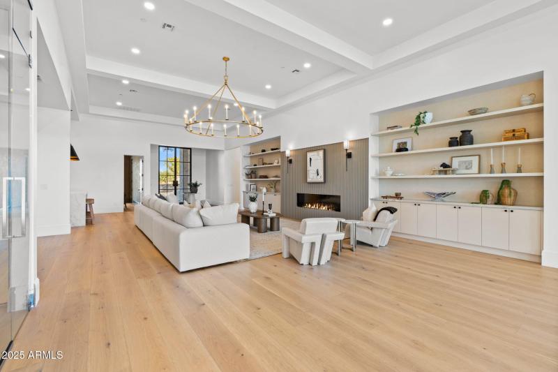 7-web-or-mls-10809-n-82nd-pl