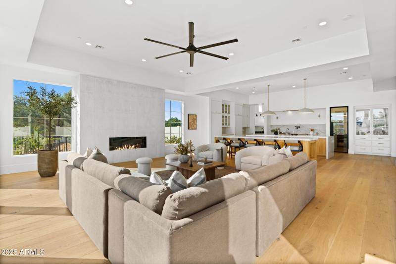 22-web-or-mls-10809-n-82nd-pl