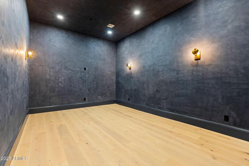 24-web-or-mls-10809-n-82nd-pl