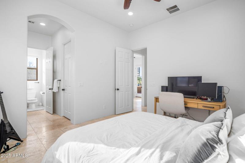 43-web-or-mls-10302 S 16th Ave - MLS Ima