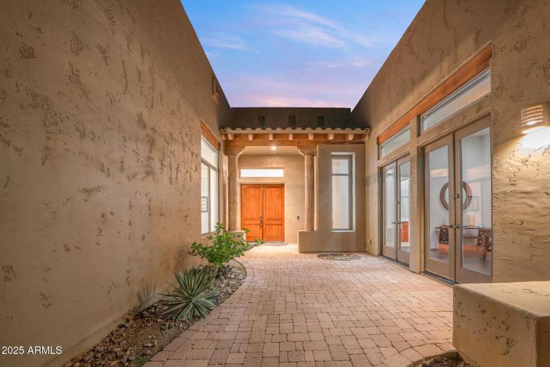 9-web-or-mls-10302 S 16th Ave - MLS Imag