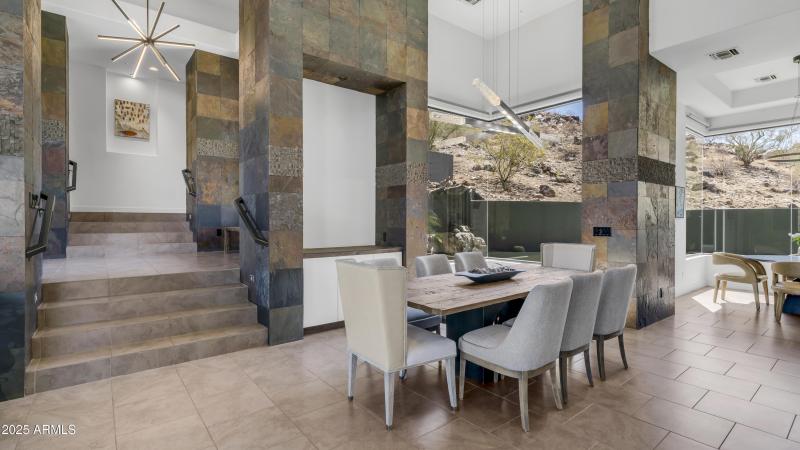 Beautiful foyer w/ w/striking chandelier