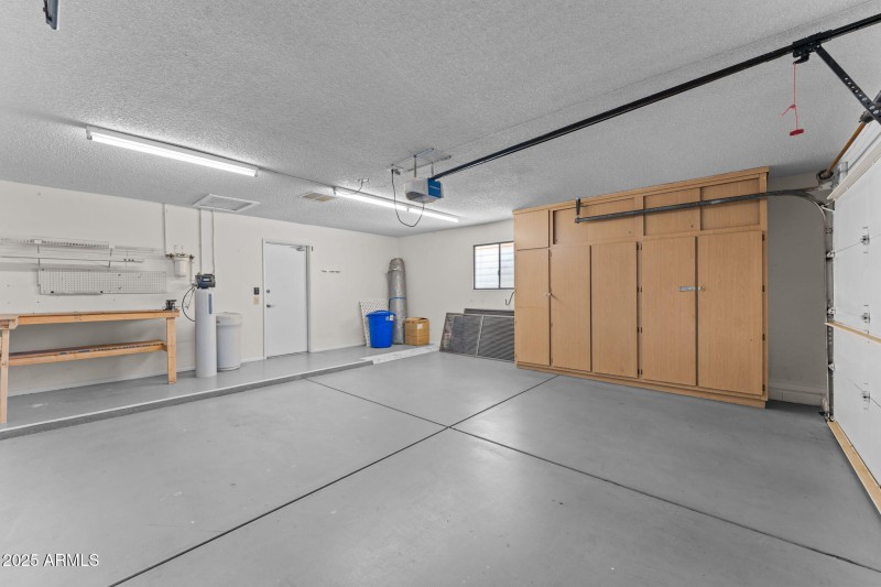 Garage w/Cabinets