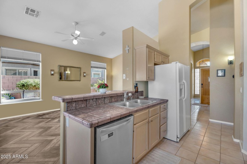 11-web-or-mls-Red Mountain-12