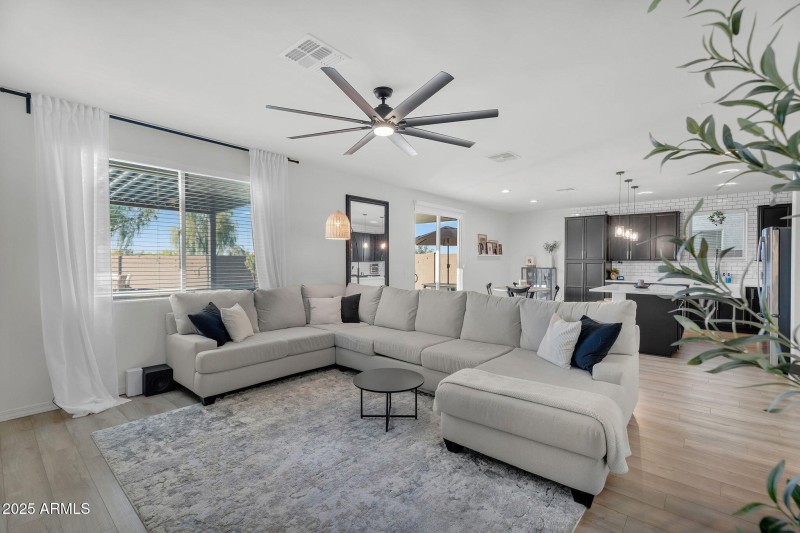 10-web-or-mls-Daylight-7