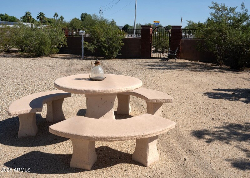 calle lejos interior-3_websize