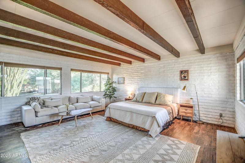 Huge Studio w tons of Light