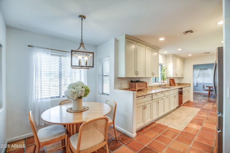 Large Bright Kitchen