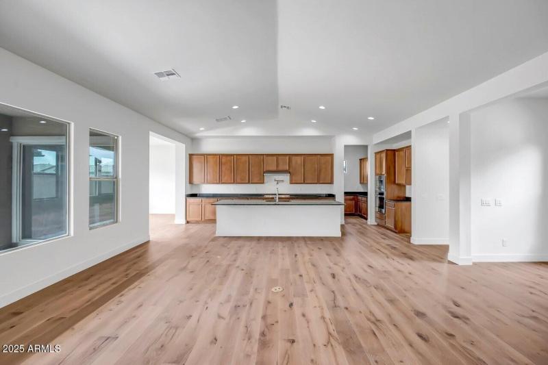 Elegance Lot 1272 (8)