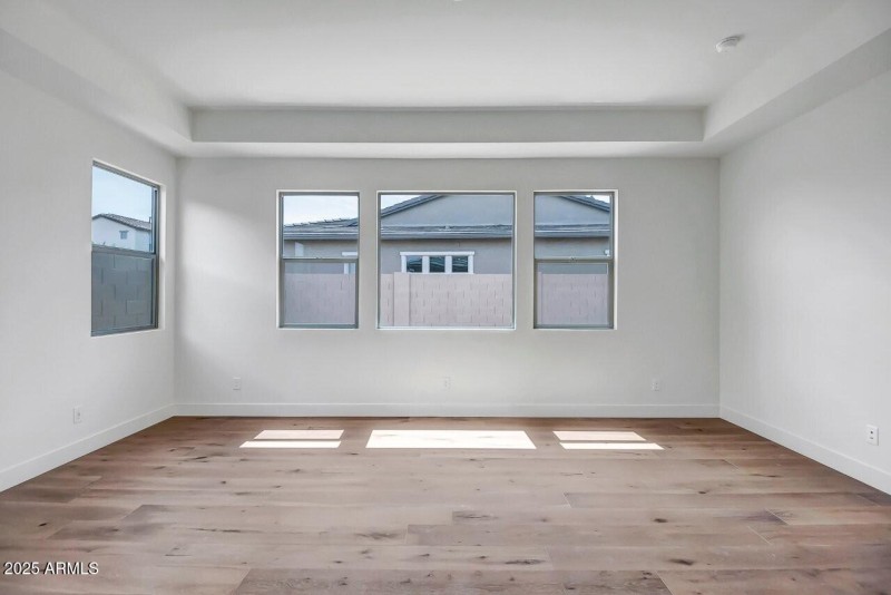 Elegance Lot 1272 (44)