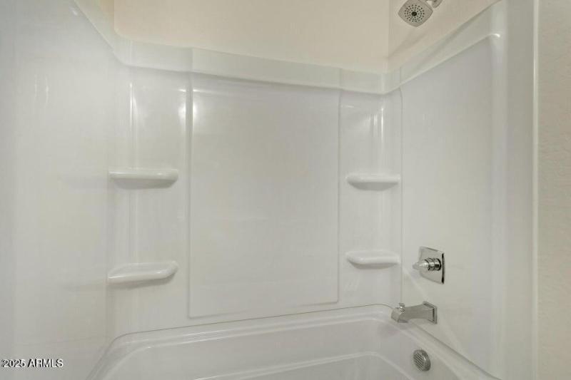 Bath 2 Upper Level Shower/Tub Combo