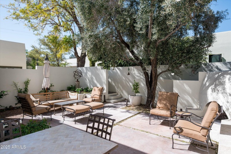 27-5101NCasaBlancaDr217-27