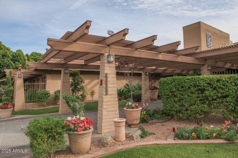 The Lakes Beach and Tennis Club-Entrance