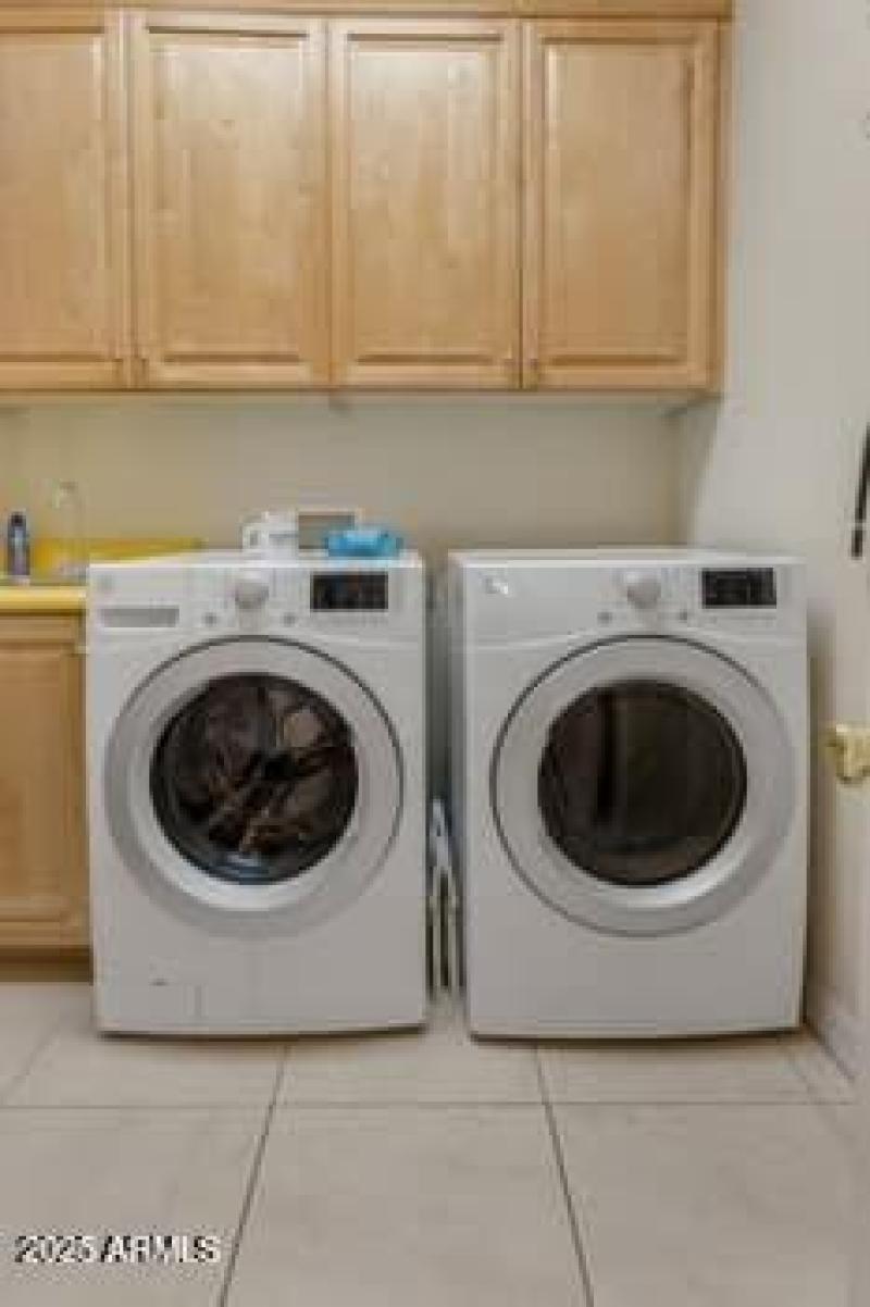 large-5315828a-5fff-4680-98c4-77cf1aa005