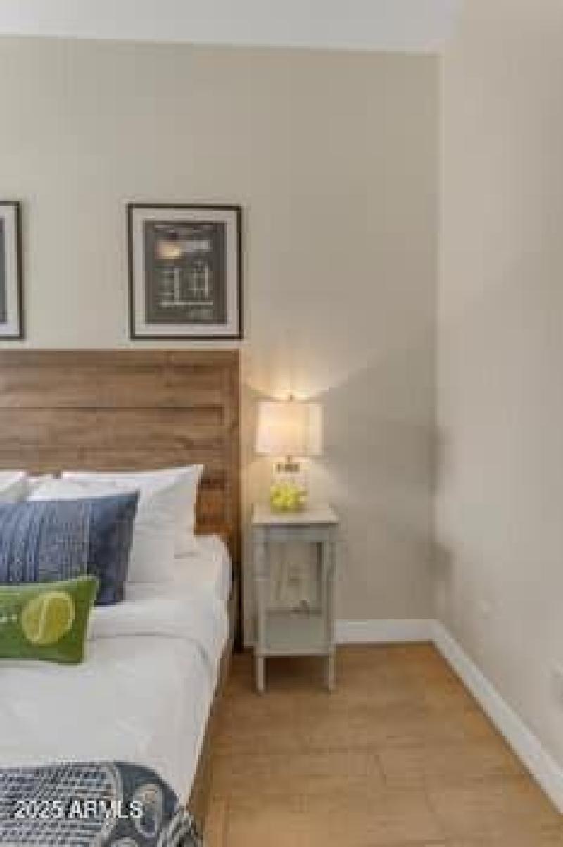 large-7e1dea0c-3c08-4042-bda6-4f717fe1a1