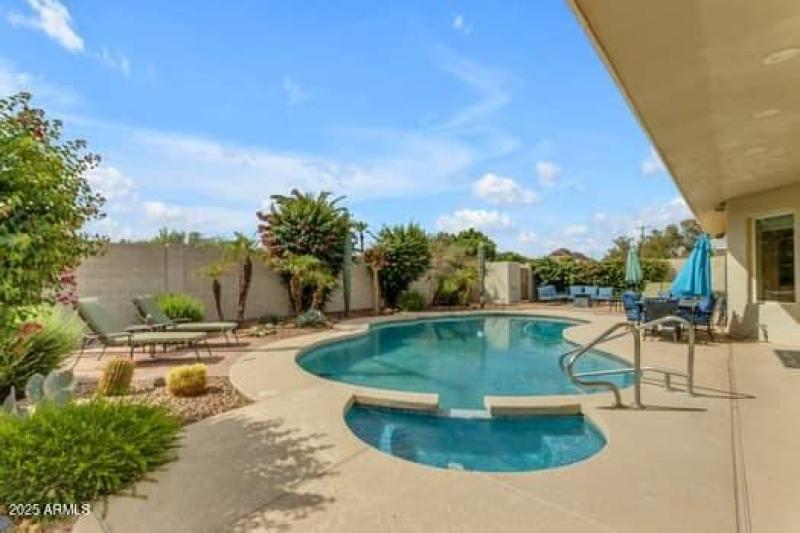 large-646ac281-5be1-4978-accf-1073affa0d