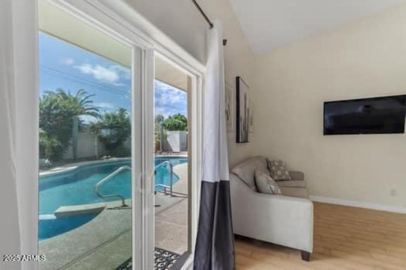 large-1421ccb1-af9c-4cad-aa0c-b163cc00c6