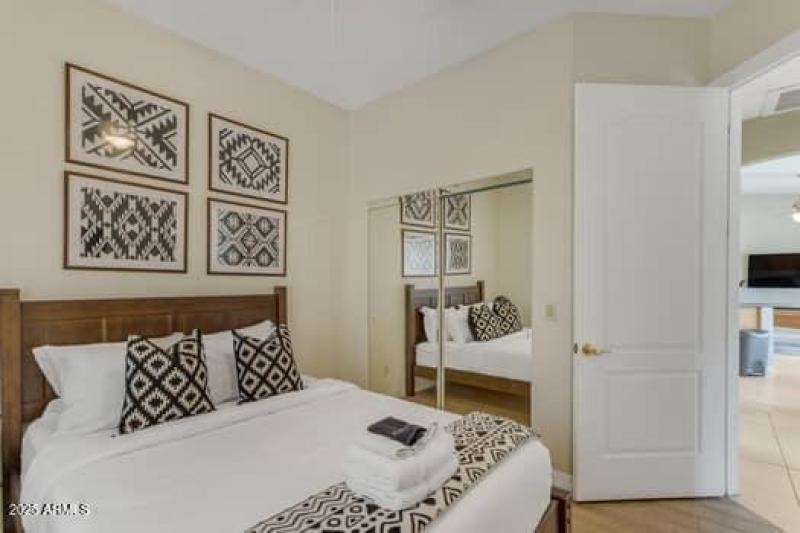 large-bd18388c-7691-45aa-934e-951ebc2978