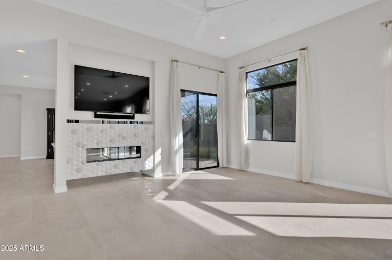 10929 E North Ln MLS-113