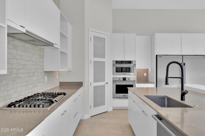 10929 E North Ln MLS-123