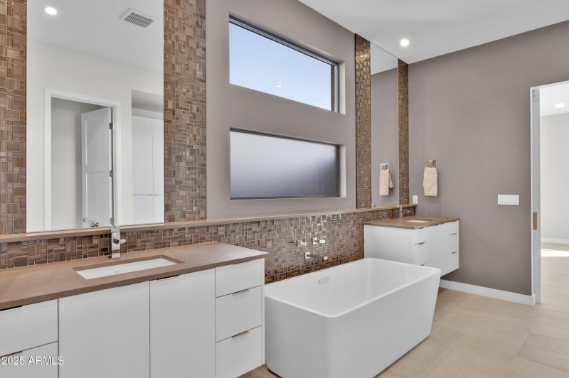 10929 E North Ln MLS-143