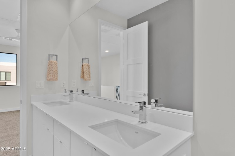 10929 E North Ln MLS-161