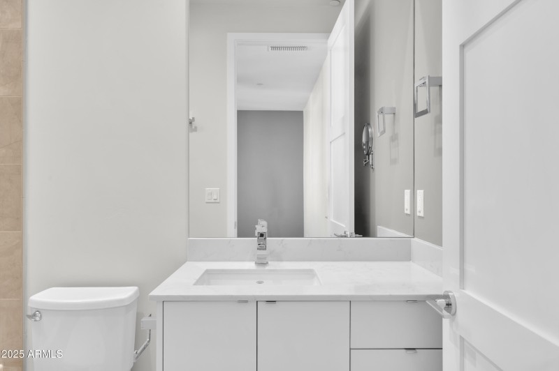 10929 E North Ln MLS-170