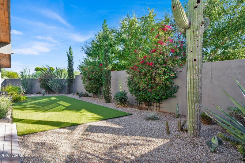 10929 E North Ln MLS-175