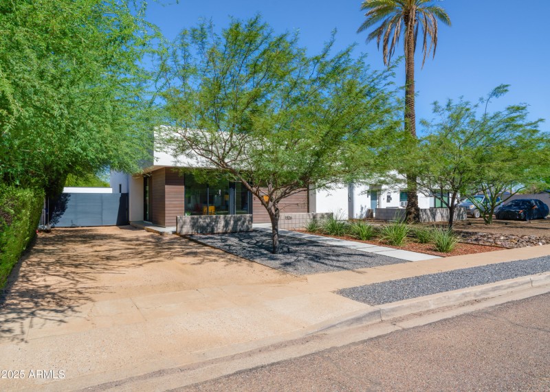 Listings_1526_E_CoronadoRd_Images-6