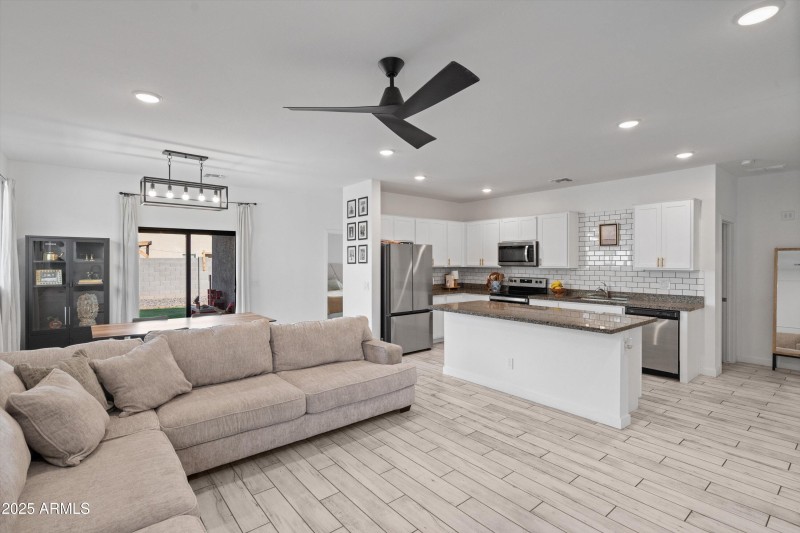 07-Family to Kitchen