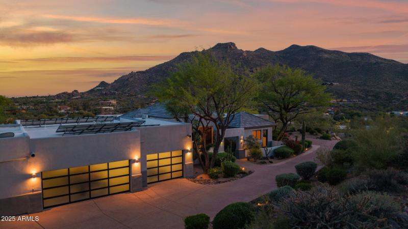 Stunning Contemporary Estate, Carefree