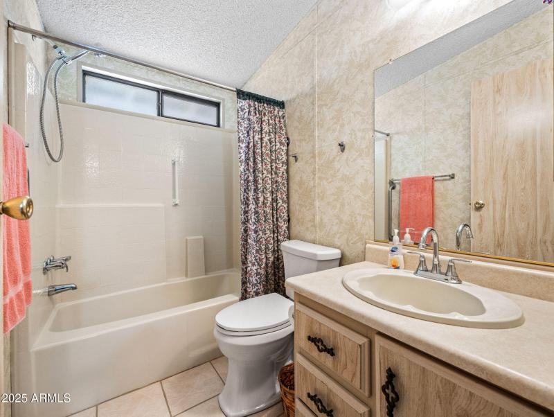 17-web-or-mls-18278 PM Henley Ave-17