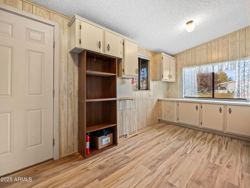 21-web-or-mls-18278 PM Henley Ave-20