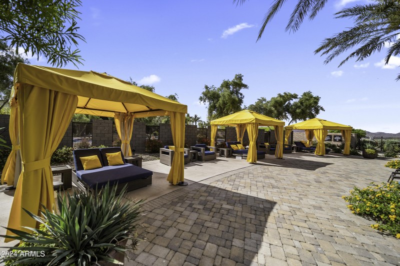 5Pool Cabanas