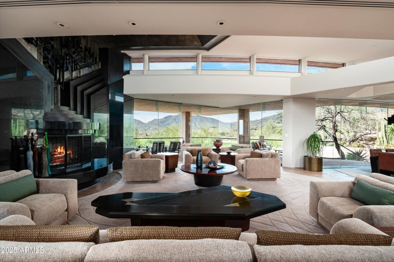 Open floorplan to dining and wet bar