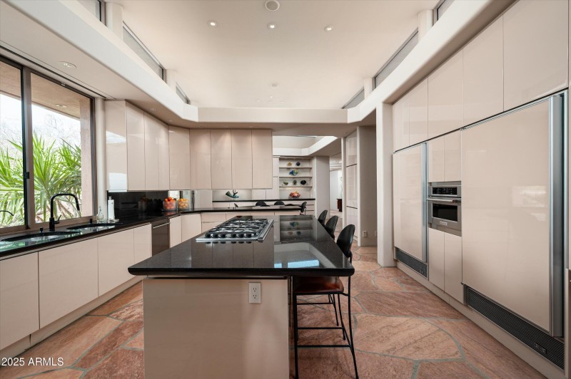 LIght and bright kitchen