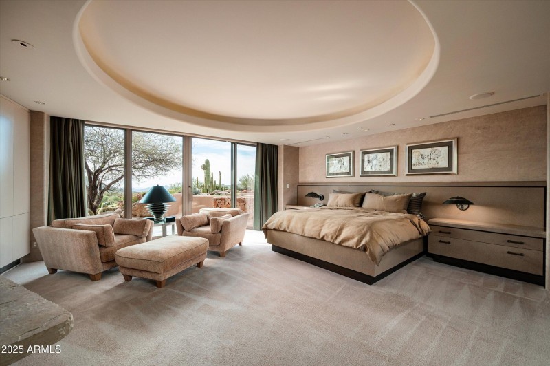 Primary ensuite with sitting area