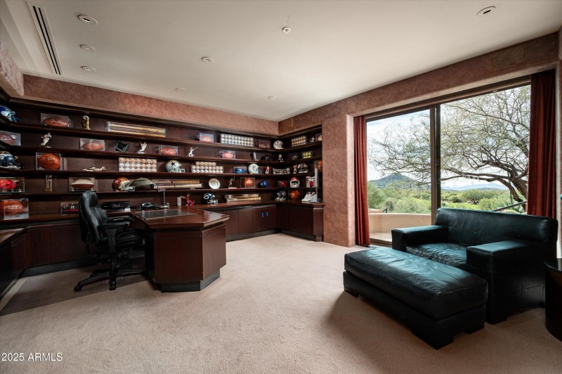 Large office with built-ins