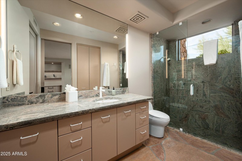 Guest ensuite II bath