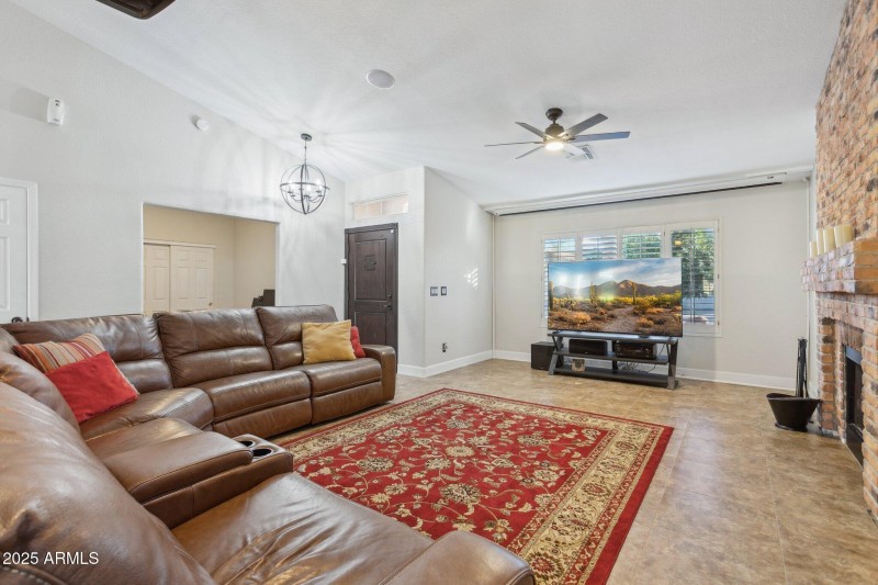 7-web-or-mls-4740-e-villa-maria-dr